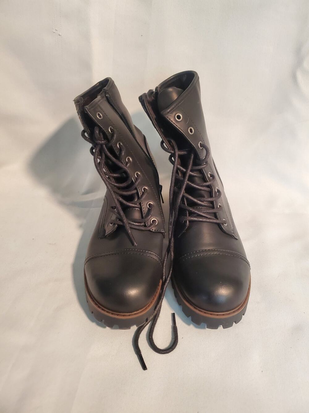 B.O.C Women's Amiah Black boots size8.5. S68